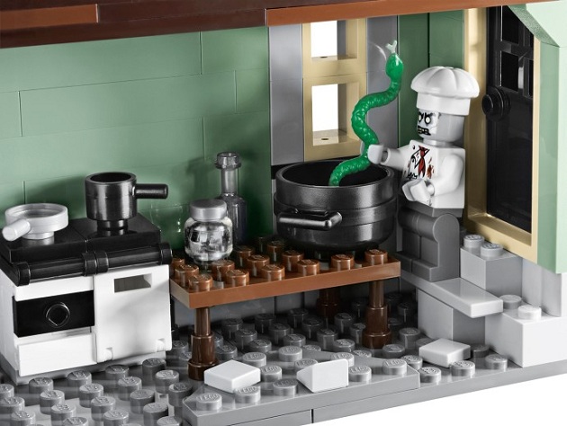 LEGO Monster Fighters Haunted House (2)